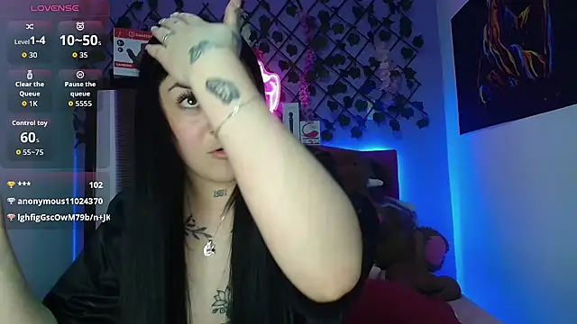 Emmie_Hot