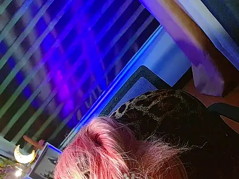 HOLLYWOOD_QUEEN_88
