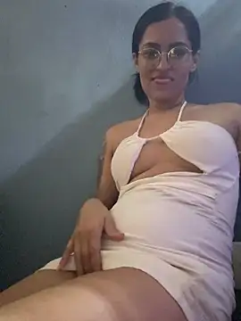 saffadinhaa live cam on StripChat