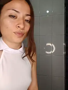 Zara_Luux live cam on StripChat