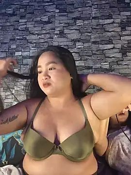 pinaySquirty live cam on StripChat
