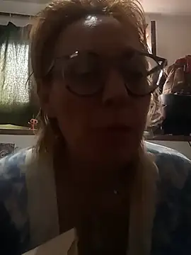 vale1995 live cam on StripChat