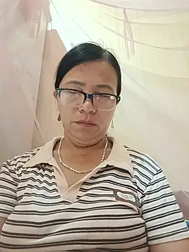 Chilly-wet live cam on StripChat