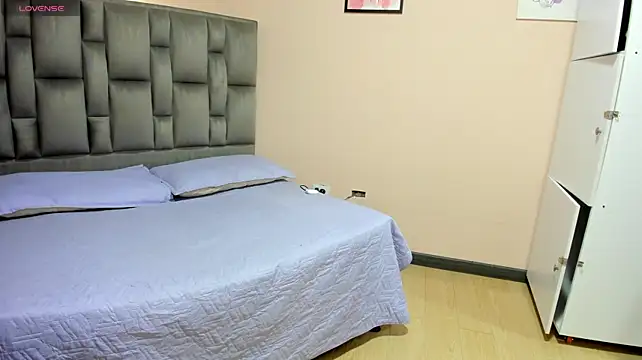 honey_fox7 live cam on StripChat