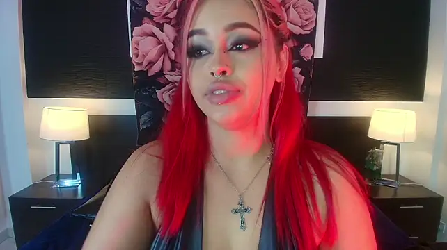 EvaaFoxxy1 live cam on StripChat