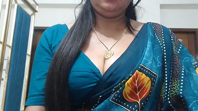 Maisa-130 live cam on StripChat