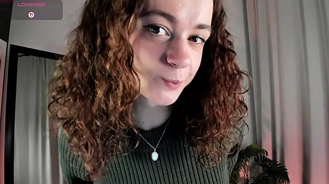 Curly_Moon live cam on StripChat