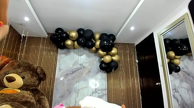 Mindy_19 live cam on StripChat
