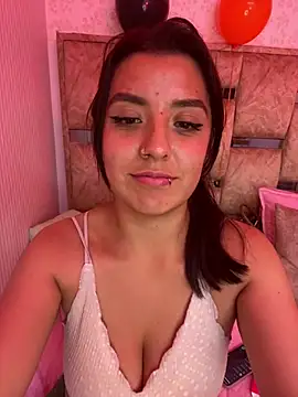 Moon_Rouge live cam on StripChat