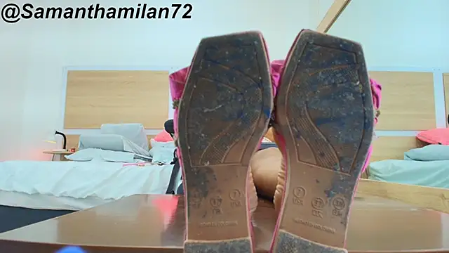 SamanthaMilann live cam on StripChat