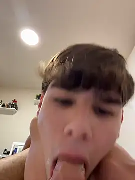 jgucfubcd (M twink) - Ducha con nuevo dildo realista
