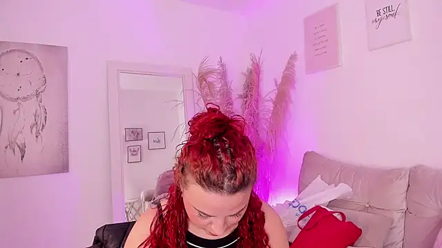 Alexa_dolce live cam on StripChat