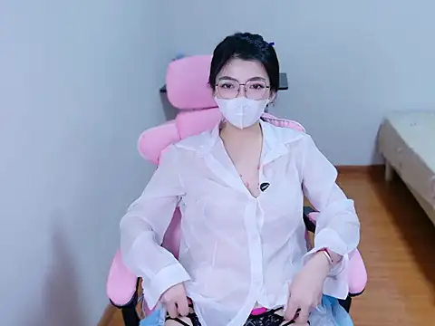 Emily_xiaoai live cam on StripChat