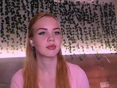 IvyAngel live cam on StripChat