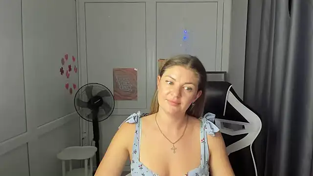 MiaSummerr_ live cam on StripChat