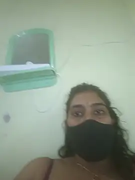 Cute-girlyy live cam on StripChat
