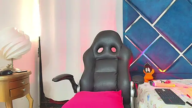 LunaSantanaa live cam on StripChat