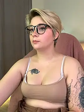 Marsi_Fox live cam on StripChat