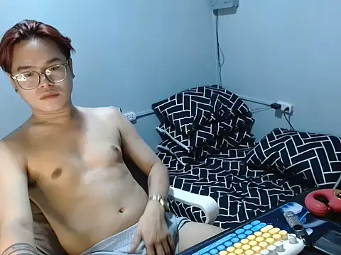 Chinoy4U webcam stripchat model stream image