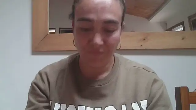 Alice-17 live cam on StripChat