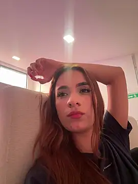 amaia_foxx live cam on StripChat