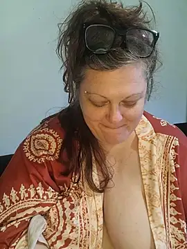 ticklesquirt live cam on StripChat