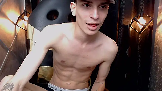 DAMIAN_22 live cam on StripChat