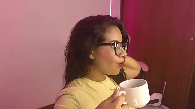 SoulDirty live cam on StripChat