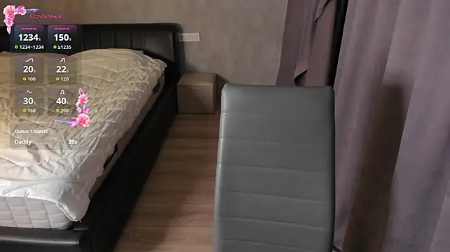 Karinisse on Stripchat