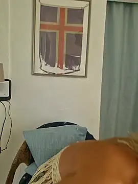 Show de webcam en vivo con CelynaRoss - Juguetes Lovense interactivos disponibles