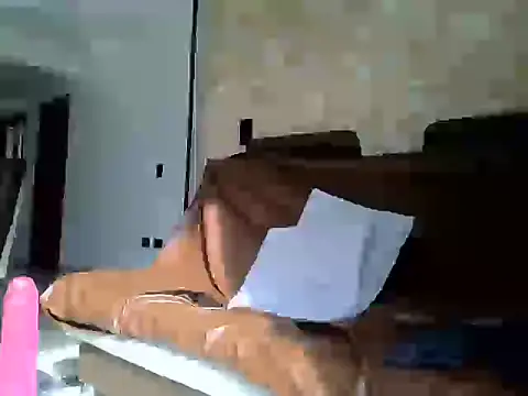 YakedCrus live cam on StripChat