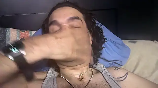 icebergslim281 live cam on StripChat