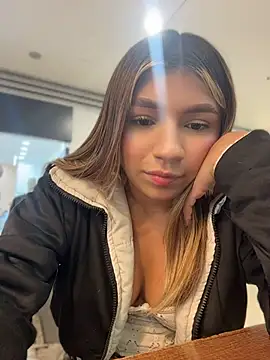 Issa_pink18