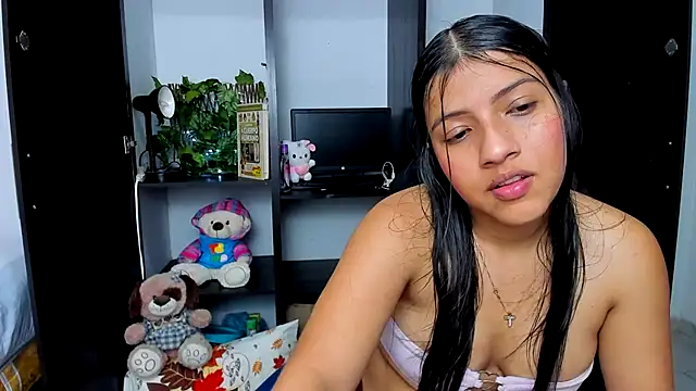 zara_cute live cam on StripChat