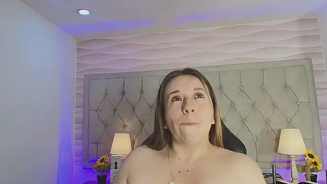 Emely_CaroFg webcam stripchat model stream image
