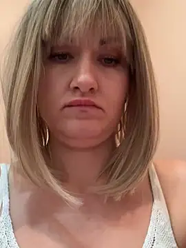 LunaFoxs live cam on StripChat