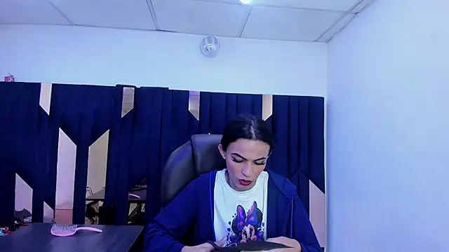 Aisha_hotts777 live cam on StripChat
