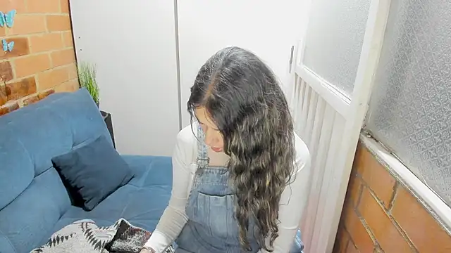 Penelope47 live cam on StripChat
