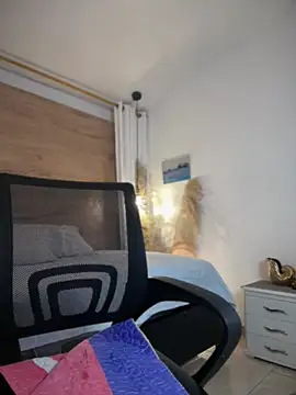halaaa_1 live cam on StripChat