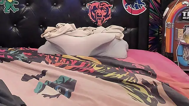 BIG_FAT_BEAR live cam preview