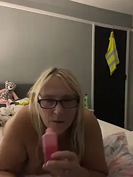 Blondnboujee53