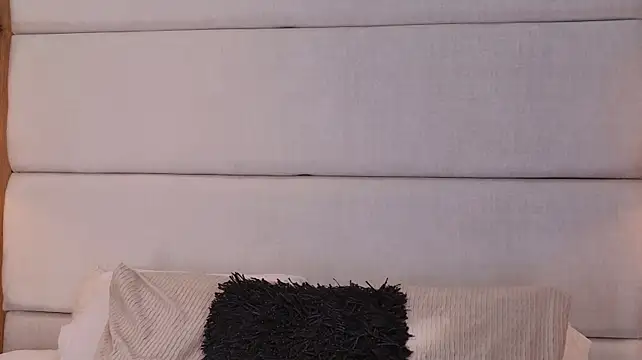LolaGray__ live cam preview