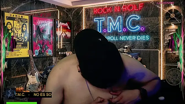 chino_roz live cam on StripChat