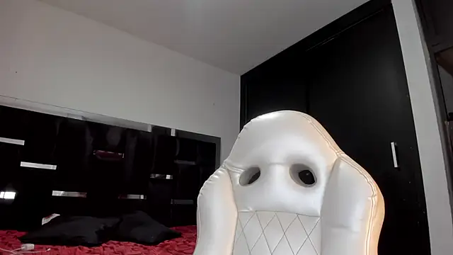 Miranda_bigcock3