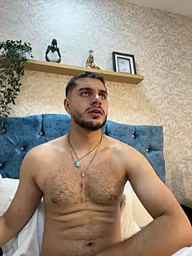 AmadeoWild live cam on StripChat
