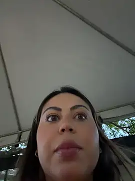 LariiHotWife