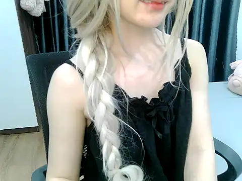 _meomeoo_ live cam on StripChat