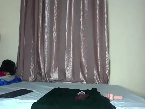 sexygirly2 live cam on StripChat