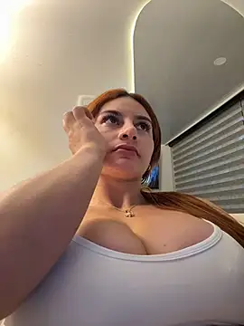 AtheneaRossi live cam on StripChat