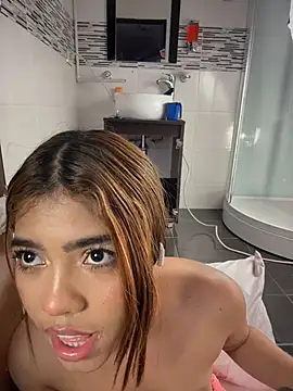 KellyOlsenbe live cam on StripChat